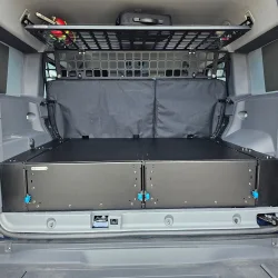 Ruchoma przegroda cargo Bison Gear Ineos Grenadier